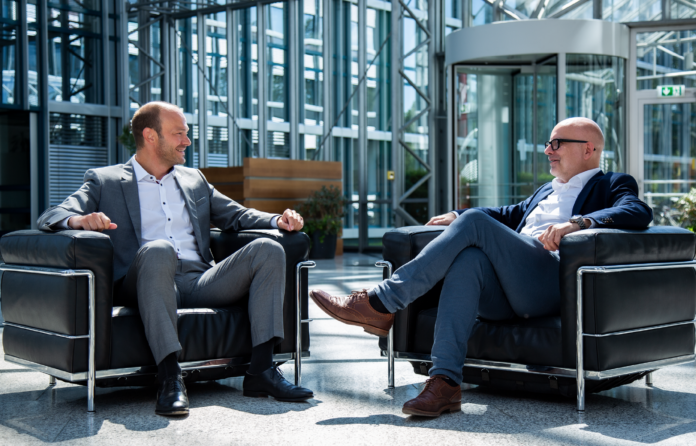 Warum sollten Banken mit einem Maklerpool zusammenarbeiten und wie wird das Thema Bancassurance in Zukunft entwickeln? Darüber spricht Markus Kiener von der Fonds Finanz im Interview.|