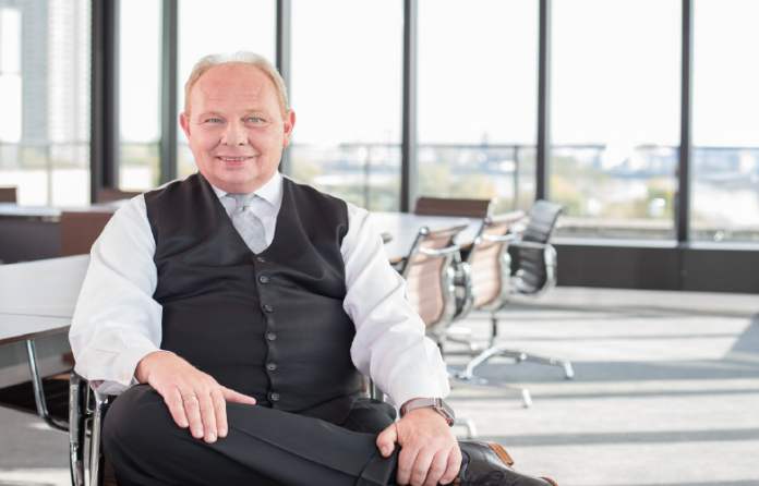 Versicherung heute. Gottfried Rüßmann spricht unter anderem über den Unterschied zwischen Versicherungsgeschäft online und offline