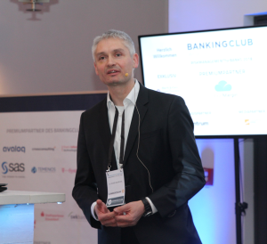 BANKINGCLUB on X_ _Im letzten Vortrag des Abends räumt